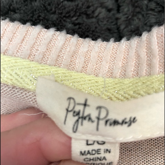 Peyton Primrose Shoulder Cut Out Sweater size Large - Picture 9 of 10